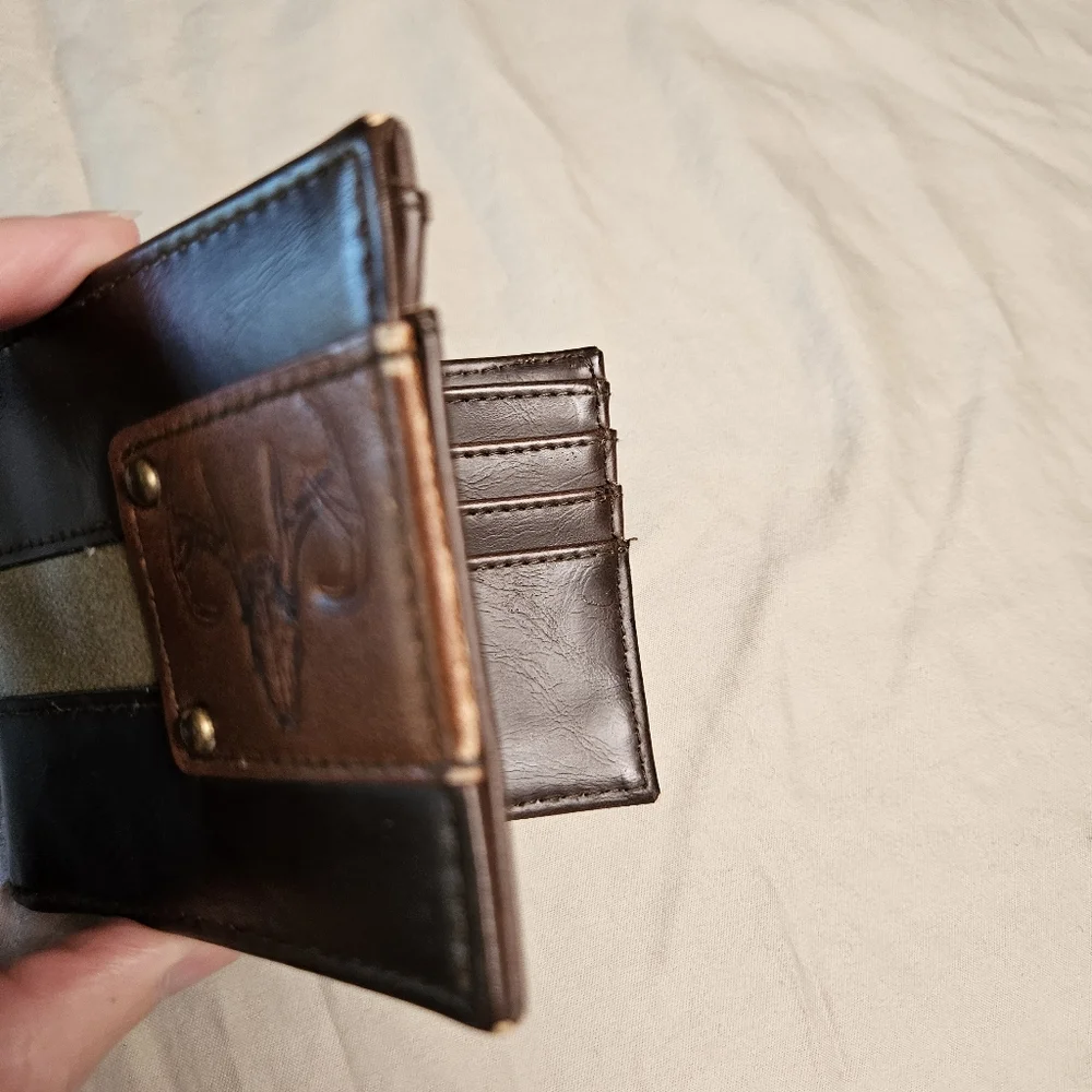 Durable Vegan Leather Men's Wallet‎ Hunting Theme Embossed Deer Skull Bi Fold